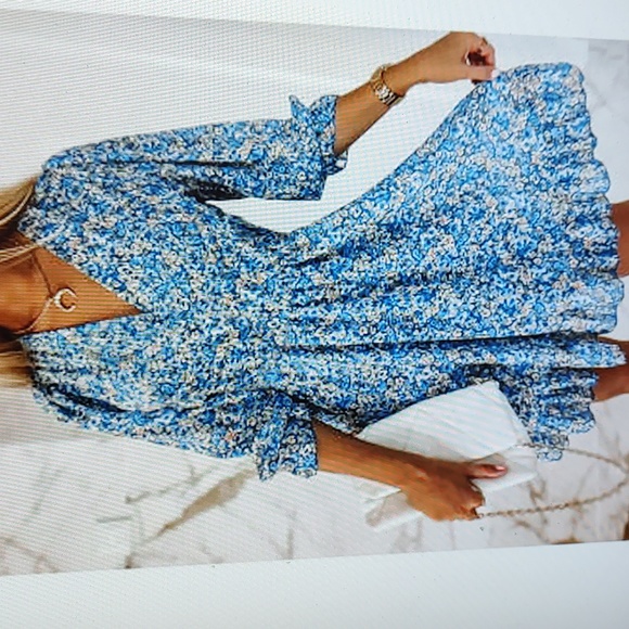 Dresses & Skirts - 🔥HOST PICK 🔥NWT - Pastoral Ditsy Floral V Neck Half Sleeve Ruffles Skirt Dress